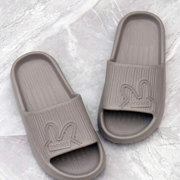 Women Good Bear Graphic Pink or Grey Slides *NEW* - Picture 12 of 13